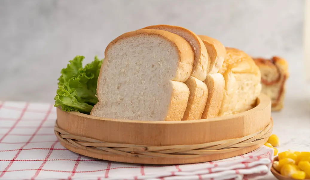 What Causes White Molds on Bread?