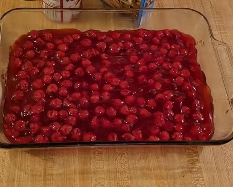 layer of cherry pie filling in the casserole